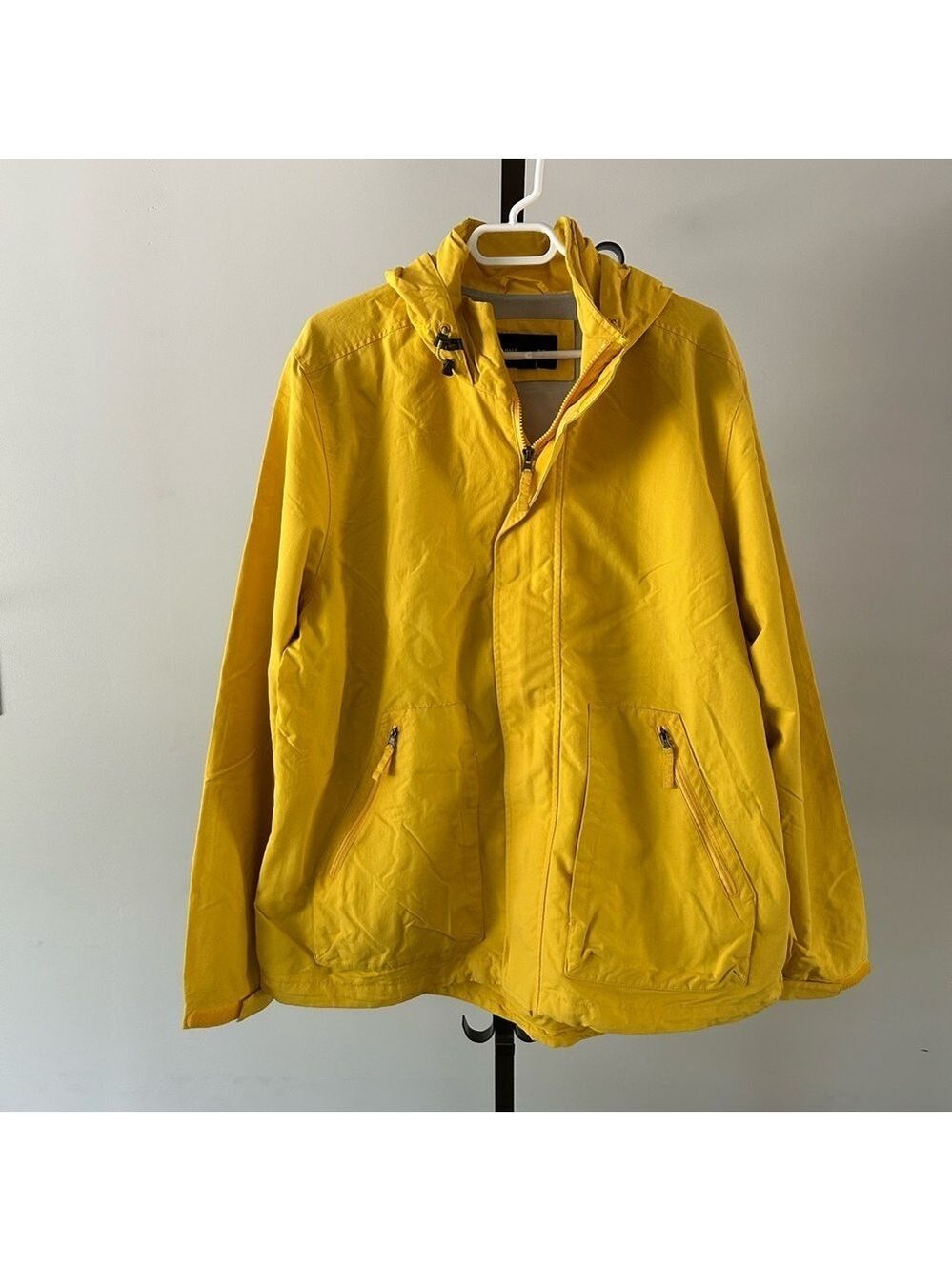 The Outfitters By Lands’ End Yellow Men's hooded Jacket, Size Large.